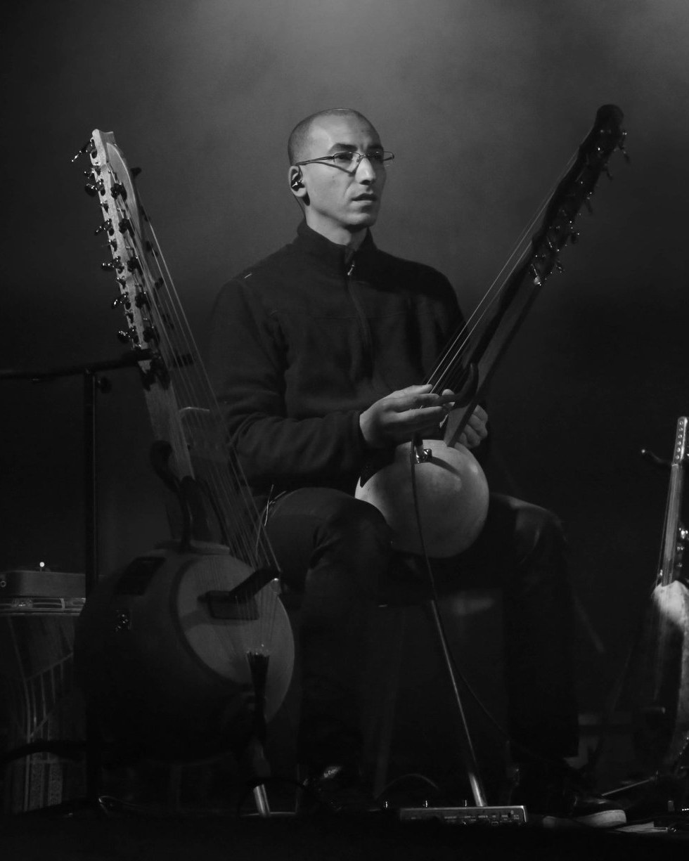 Hamid Gribi — kamele n'goni et percussions