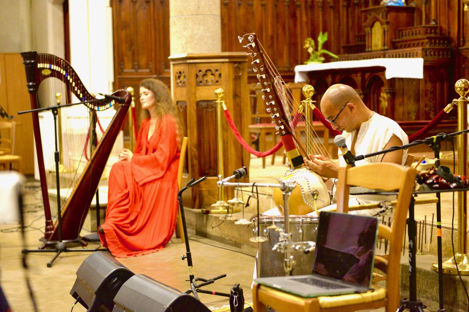 IRIS et Hamid Gribi en concert — harpe, kamele n'goni et percussions